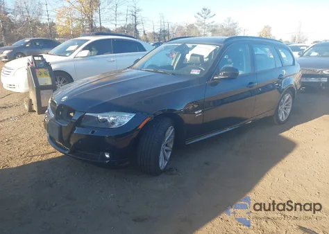 2011 BMW 328I xDrive z USA, uszkodzony, nr VIN WBAUU3C56BA542227